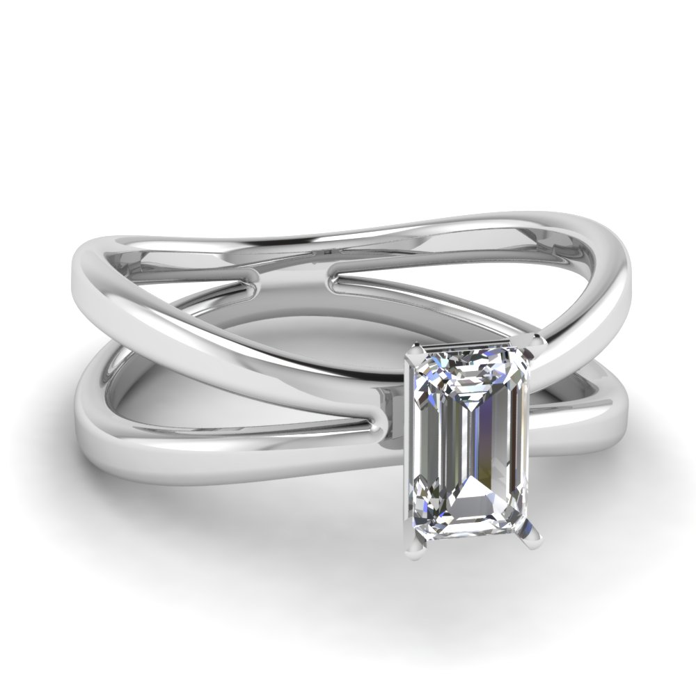 Design engagement ring emerald