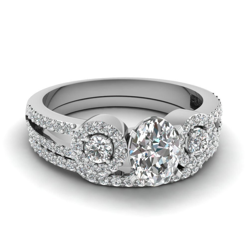 ... wedding ring set features an engagement ring with glittering prong set